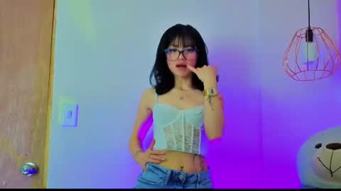 Snapshot of april_bennett chatting on June 27, 12:22 pm online show from June 27, 12:22 pm