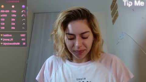 Snapshot of april_dumont5 chatting on July 2, 10:43 am April Dumont online show from July 2, 10:43 am