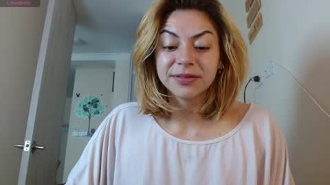 Snapshot of april_dumont5 chatting on July 6, 11:18 am April Dumont online show from July 6, 11:18 am