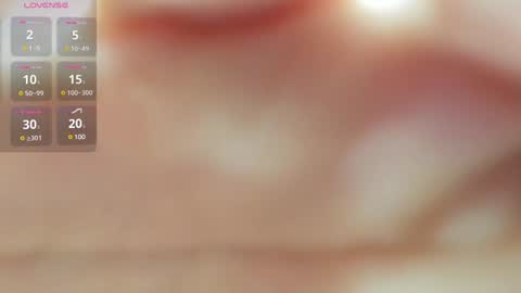 Snapshot of aprildubois_ chatting on December 6, 4:58 am April online show from December 6, 4:58 am