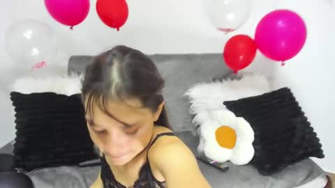 Snapshot of aprildubois_ chatting on February 12, 1:09 am April online show from February 12, 1:09 am