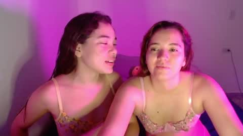 Snapshot of aprildubois_ chatting on November 3, 9:16 pm April online show from November 3, 9:16 pm