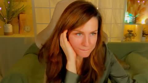 aprill_o_nill online show from December 17, 4:32 pm