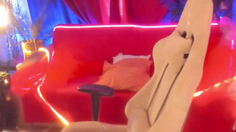 aprill_o_nill online show from March 8, 10:08 am