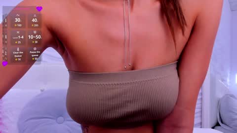 Snapshot of aprilwon chatting on December 4, 12:47 pm April online show from December 4, 12:47 pm