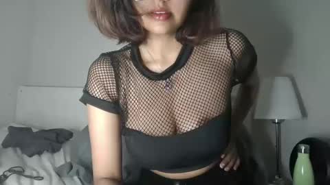 Snapshot of aproditelily495 chatting on February 10, 12:18 pm LilyinTheWild online show from February 10, 12:18 pm
