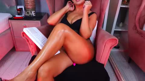 AQueenMonica online show from October 13, 5:02 pm