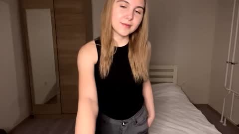 Emi online show from December 2, 3:18 pm