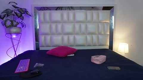 Snapshot of aradia_01 chatting on December 12, 4:48 am online show from December 12, 4:48 am