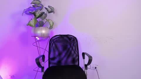 Snapshot of aradia_01 chatting on January 22, 5:16 am online show from January 22, 5:16 am