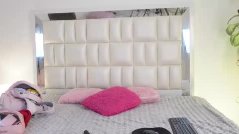 Snapshot of aradia_01 chatting on February 23, 4:50 am online show from February 23, 4:50 am