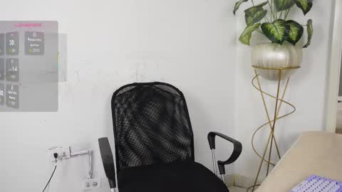 Snapshot of aradia_01 chatting on September 20, 5:08 am online show from September 20, 5:08 am