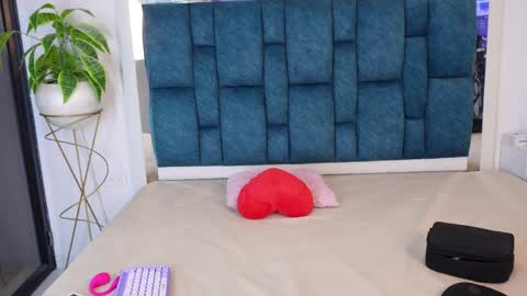   online show from April 18, 7:56 am