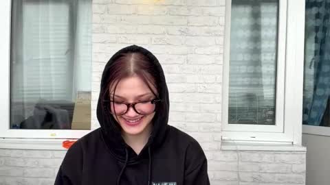 Snapshot of ardisparty chatting on February 20, 6:26 am Caroline online show from February 20, 6:26 am