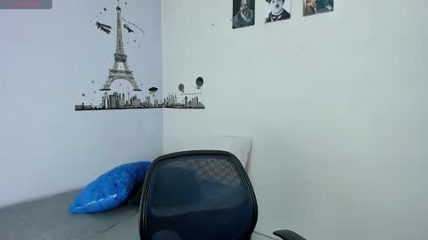 Snapshot of ares_johnsonn chatting on December 9, 3:54 pm Ares online show from December 9, 3:54 pm