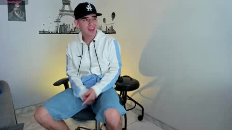 Snapshot of ares_johnsonn chatting on December 27, 6:42 pm Ares online show from December 27, 6:42 pm