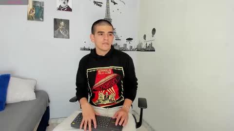 Snapshot of ares_johnsonn chatting on January 2, 10:01 pm Ares online show from January 2, 10:01 pm