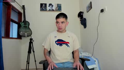 Snapshot of ares_johnsonn chatting on January 28, 2:31 pm Ares online show from January 28, 2:31 pm