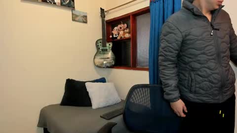 Snapshot of ares_johnsonn chatting on February 24, 3:53 pm Ares online show from February 24, 3:53 pm
