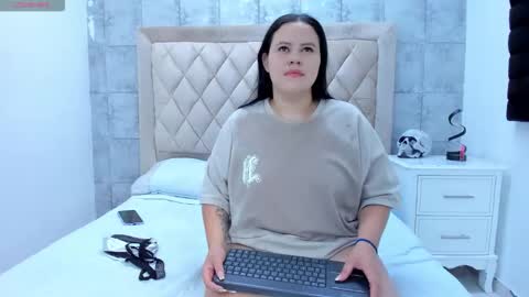 Snapshot of aresandgabby chatting on September 13, 12:38 pm Ares And Gabby online show from September 13, 12:38 pm