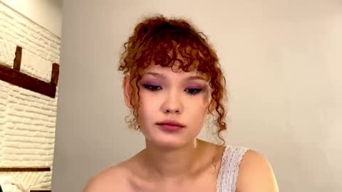 Snapshot of aresha_viree chatting on May 18, 4:07 am Aresha online show from May 18, 4:07 am