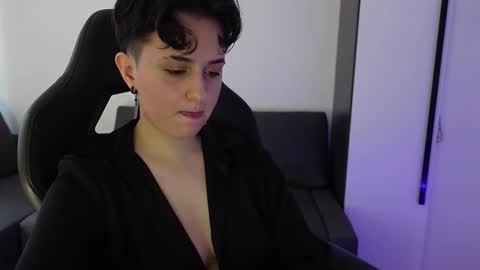 Snapshot of aresnoir chatting on January 10, 10:39 am AresNoir online show from January 10, 10:39 am
