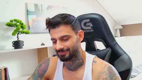 Snapshot of aressteel chatting on October 22, 7:08 am Ares Steel online show from October 22, 7:08 am