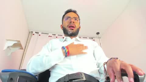 Snapshot of arez_vortex_ chatting on May 4, 6:04 pm Alex Cortez online show from May 4, 6:04 pm