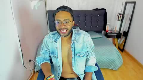 Snapshot of arez_vortex_ chatting on May 5, 7:22 pm Alex Cortez online show from May 5, 7:22 pm