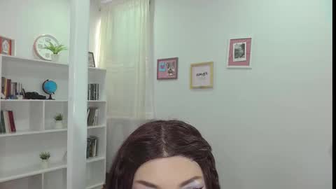 Snapshot of ari_rossee_ chatting on October 31, 6:20 pm online show from October 31, 6:20 pm