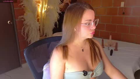 Aria online show from April 19, 3:28 am