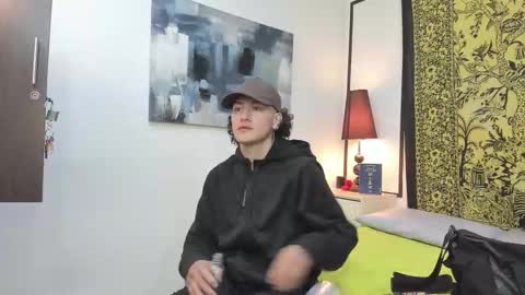 Snapshot of aria_and_orien chatting on October 31, 11:11 am aria y orien online show from October 31, 11:11 am