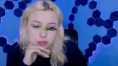 aria_blaze_ online show from April 1, 8:48 am