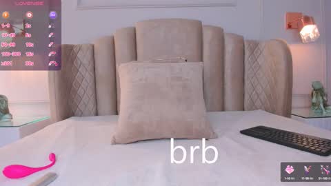 Snapshot of aria_greco chatting on December 3, 6:48 am Aria  online show from December 3, 6:48 am