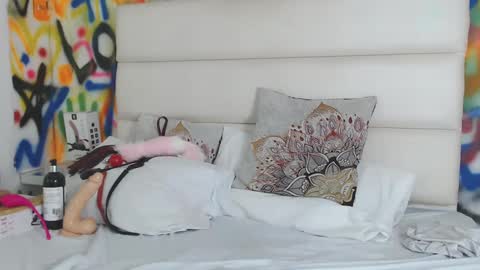 Snapshot of aria_martiin chatting on February 8, 11:55 am aria online show from February 8, 11:55 am