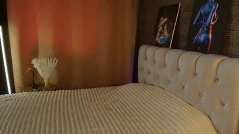 aria_mila online show from July 4, 9:37 am