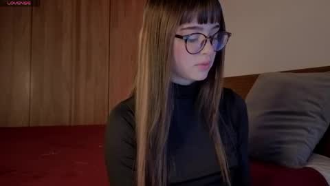 Snapshot of aria_mora chatting on June 3, 10:26 pm Roxxy online show from June 3, 10:26 pm