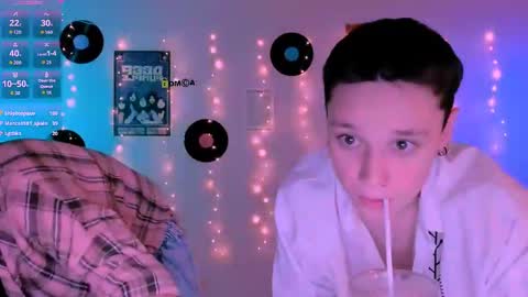 aria_wild_ online show from April 1, 1:41 pm