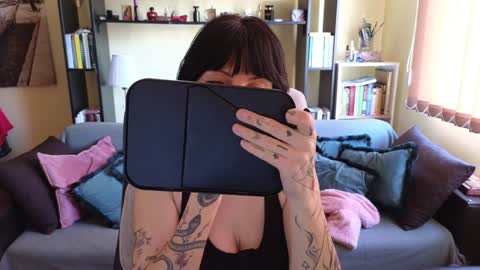 Snapshot of ariadna89 chatting on January 12, 11:07 am Adriana online show from January 12, 11:07 am