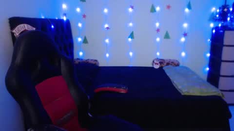 ...Ariana... online show from December 6, 8:07 pm