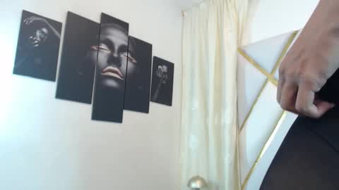 Snapshot of ariadna_wells chatting on November 20, 2:17 pm A R I online show from November 20, 2:17 pm