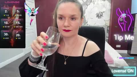 Snapshot of ariagrays chatting on September 14, 8:35 am AriaGray online show from September 14, 8:35 am