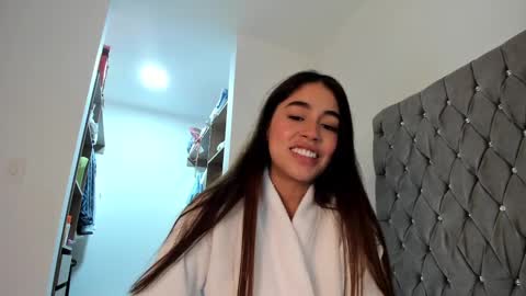 Snapshot of ariamontgomeryyy chatting on December 20, 9:50 pm Aria Montgomery online show from December 20, 9:50 pm