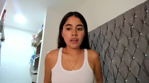 Snapshot of ariamontgomeryyy chatting on December 21, 11:56 pm Aria Montgomery online show from December 21, 11:56 pm