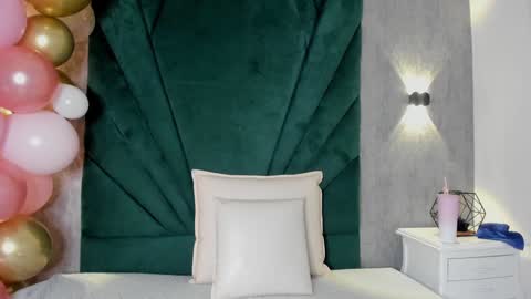 Snapshot of ariana_ceballos chatting on December 30, 11:59 am ARIANA online show from December 30, 11:59 am