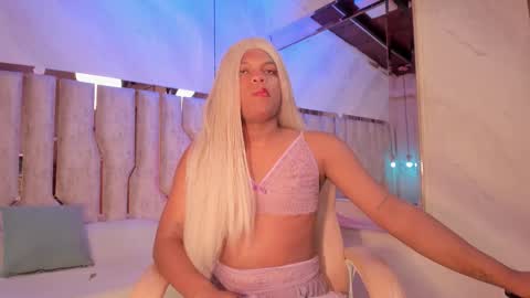 Snapshot of ariana_grande233 chatting on February 19, 11:50 am ariana_grande233 online show from February 19, 11:50 am