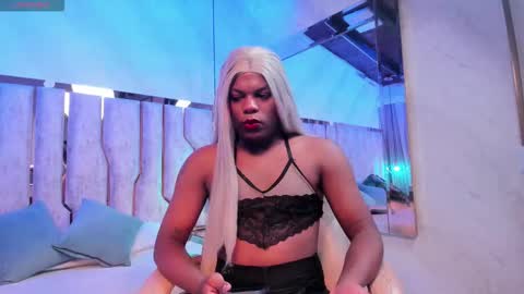 ariana_grande233 online show from March 13, 11:50 am