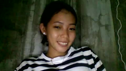 Snapshot of ariana_sweet25 chatting on April 28, 12:43 pm ariana_sweet25 online show from April 28, 12:43 pm