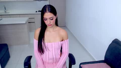 Snapshot of ariana_vidal chatting on December 1, 7:30 pm Ari online show from December 1, 7:30 pm