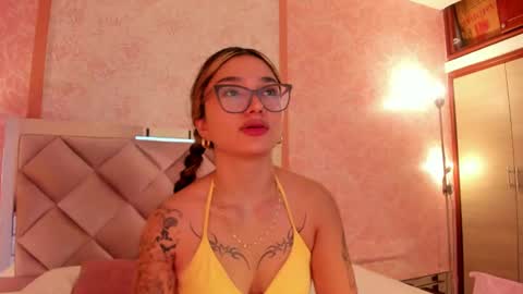 Snapshot of ariana_villada chatting on October 17, 3:10 am Ari online show from October 17, 3:10 am